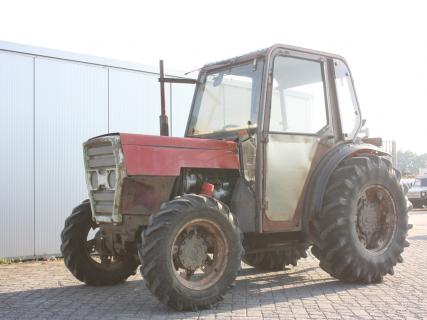 MASSEY FERGUSON 174S 4WD 1987 Vineyard tractor | Van Dijk Heavy Equipment