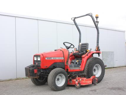 MASSEY FERGUSON 1220 4wd 2000 Vineyard tractorVan Dijk Heavy Equipment