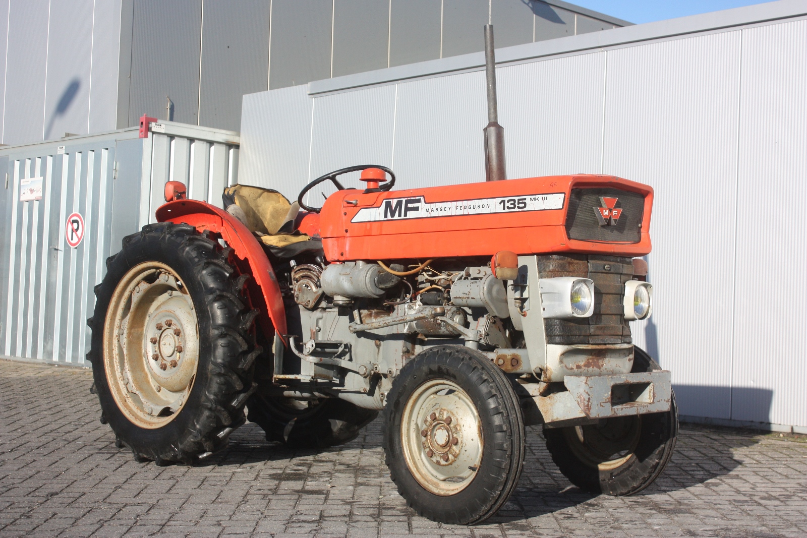 MASSEY FERGUSON 135 1980 Vineyard tractor | Van Dijk Heavy Equipment