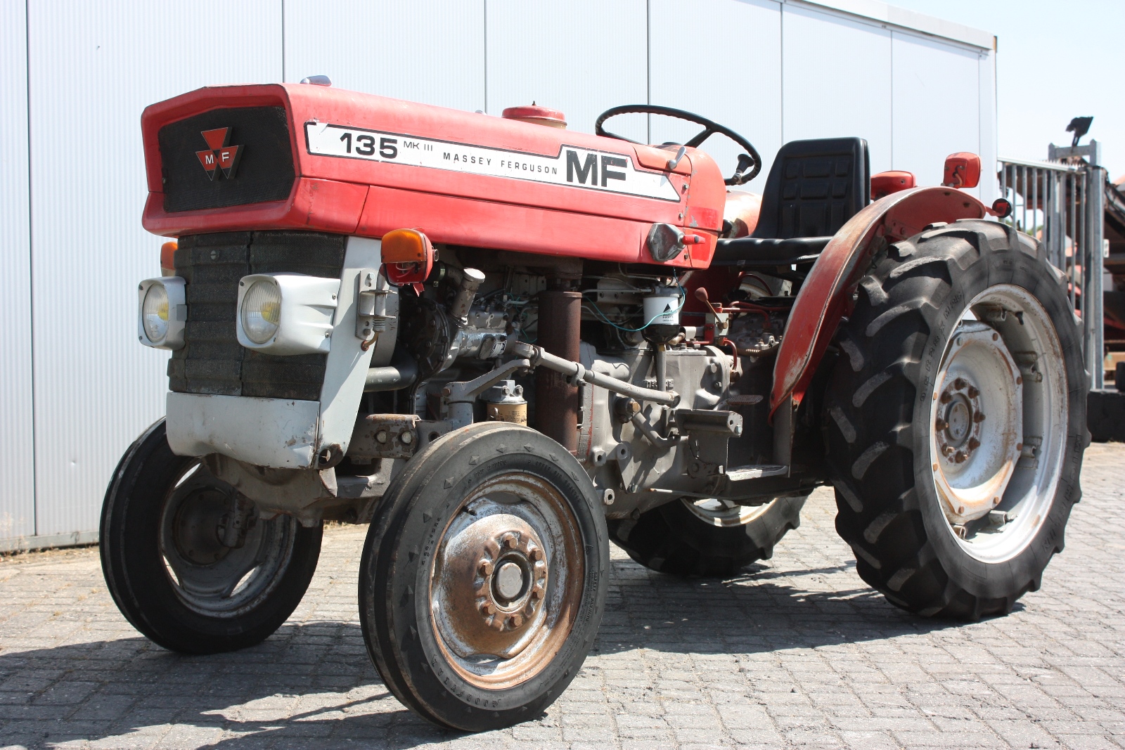 MASSEY FERGUSON 135 1977 Vineyard tractor | Van Dijk Heavy Equipment