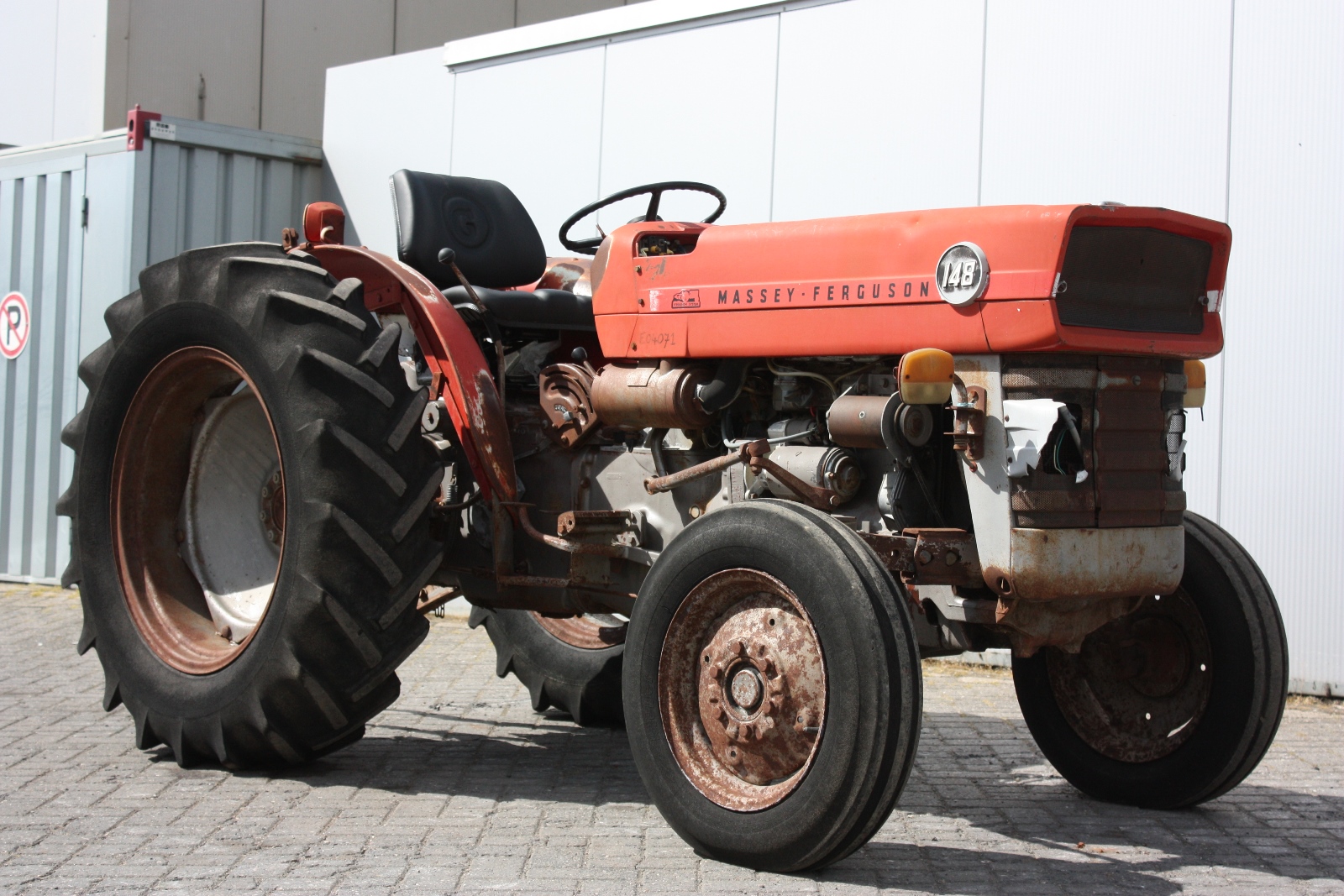 MASSEY FERGUSON 148V 1975 Vineyard tractor | Van Dijk Heavy Equipment