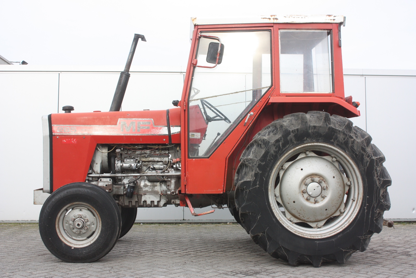 MASSEY FERGUSON 285 1977 Agricultural tractor | Van Dijk Heavy Equipment