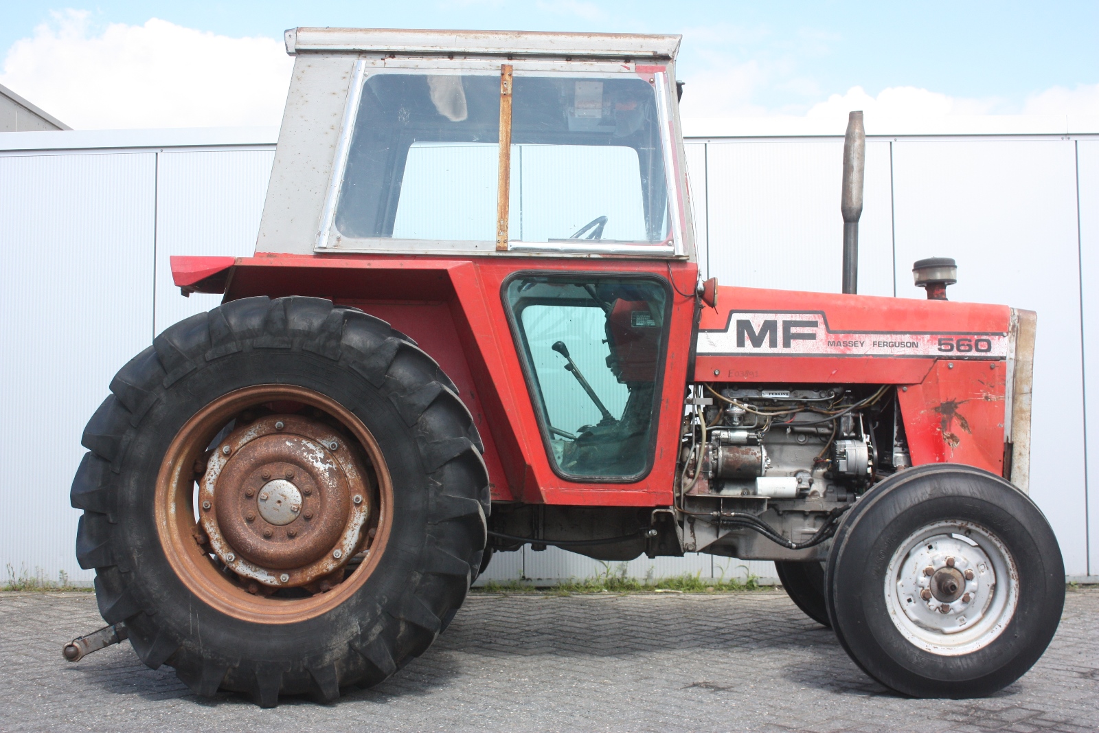 MASSEY FERGUSON 560 1977 Agricultural tractor | Van Dijk Heavy Equipment